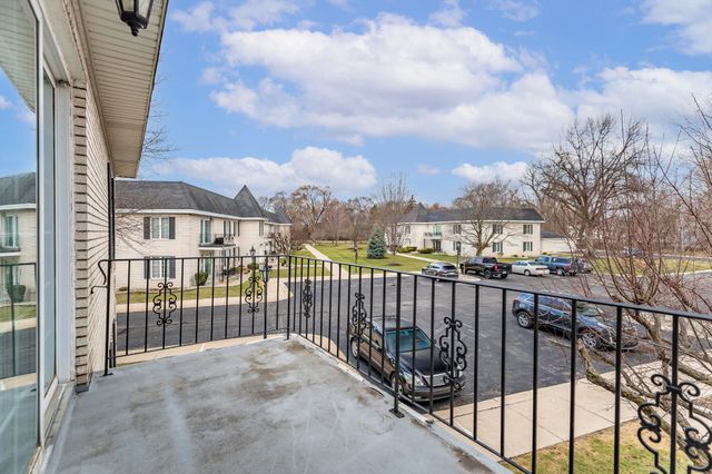 2288 Bordeaux Walk D2, Highland, IN 46322
