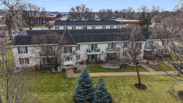 2288 Bordeaux Walk D2, Highland, IN 46322