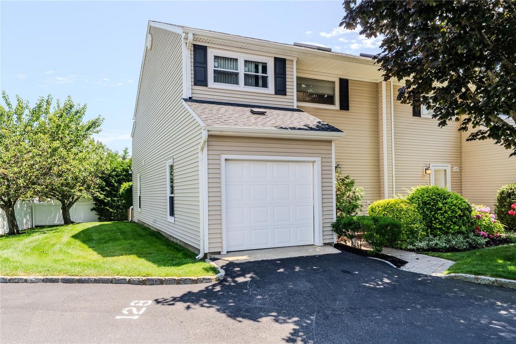 100 Baker Court 128, Island Park, NY 11558