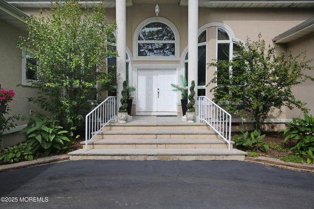 15 Gun Club Road, Tinton Falls, NJ 07712