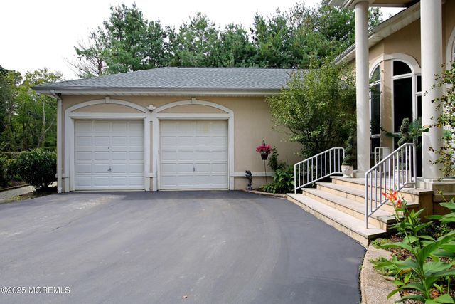 15 Gun Club Road, Tinton Falls, NJ 07712