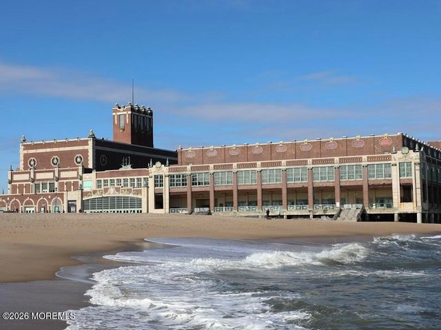 15 Gun Club Road, Tinton Falls, NJ 07712