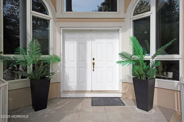 15 Gun Club Road, Tinton Falls, NJ 07712