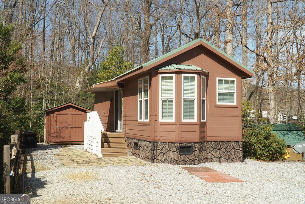16 Bear Lovers Court, Cleveland, GA 30528