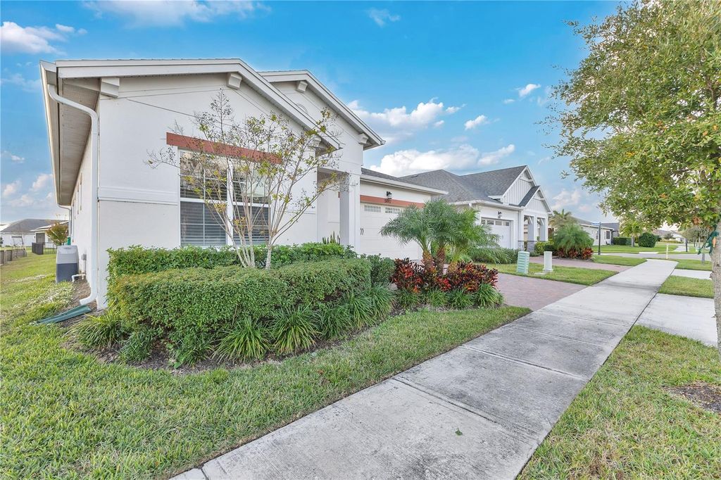 Image 2 of property listing at 5092 TWIN LAKES BOULEVARD, St Cloud, FL 34772