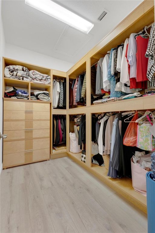 Image 16 of property listing at 5092 TWIN LAKES BOULEVARD, St Cloud, FL 34772