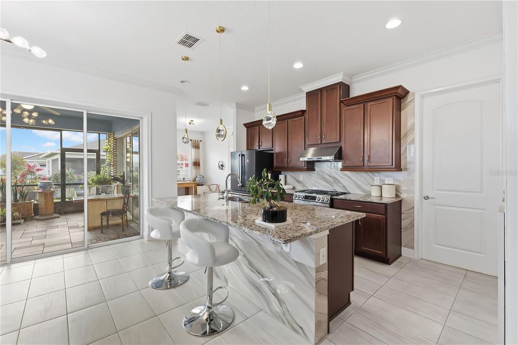 Image 10 of property listing at 5092 TWIN LAKES BOULEVARD, St Cloud, FL 34772