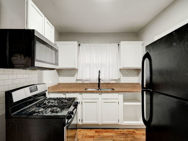 8735 S Sacramento Avenue, Evergreen Park, IL 60805