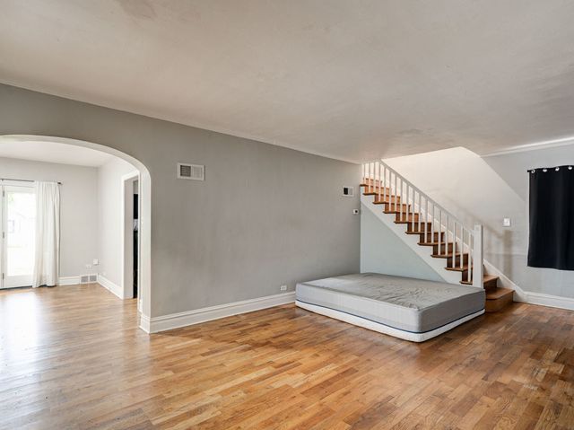 8735 S Sacramento Avenue, Evergreen Park, IL 60805
