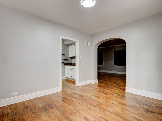 8735 S Sacramento Avenue, Evergreen Park, IL 60805