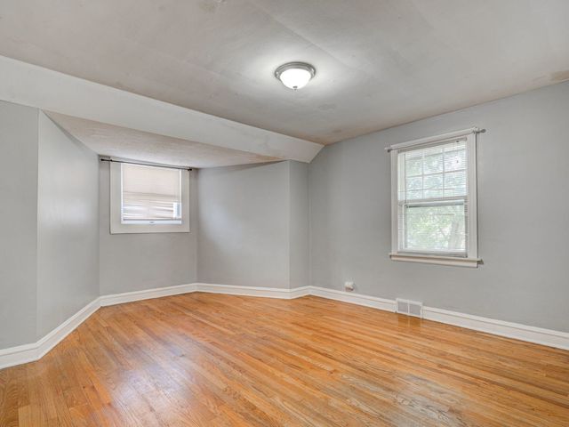 8735 S Sacramento Avenue, Evergreen Park, IL 60805