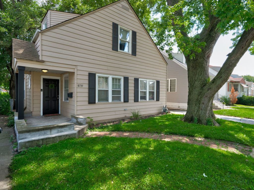8735 S Sacramento Avenue, Evergreen Park, IL 60805
