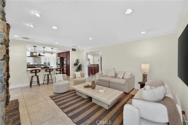 22882 Pocetas, Mission Viejo, CA 92692