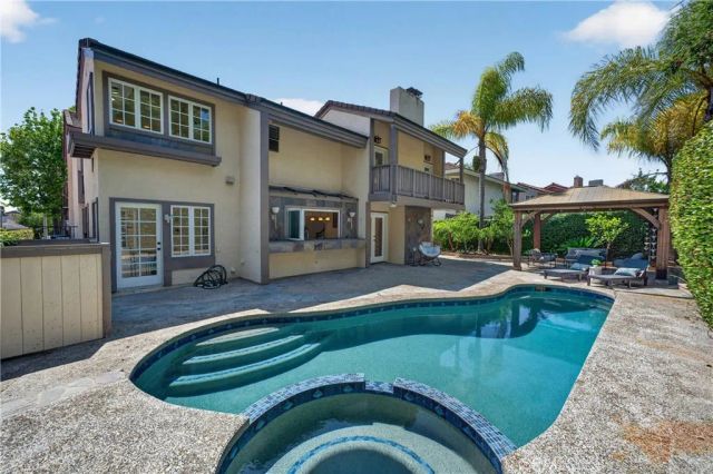 22882 Pocetas, Mission Viejo, CA 92692