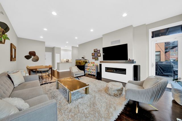 550 W Fulton Street 403, Chicago, IL 60661