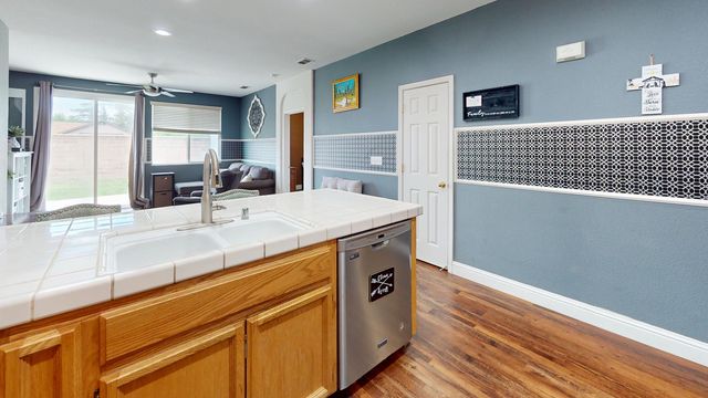 2123 August Way, Olivehurst, CA 95961