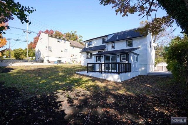 8 East Walnut Street, Teaneck, NJ 07666