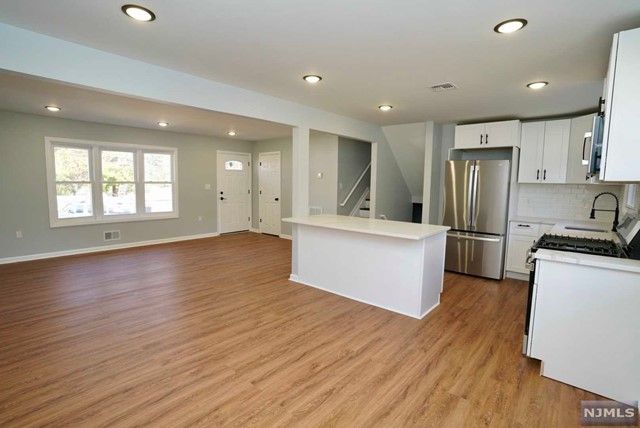 8 East Walnut Street, Teaneck, NJ 07666