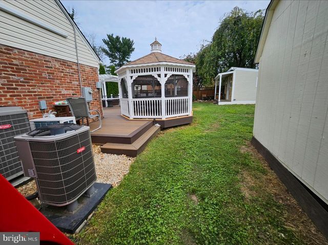 8001 POSTOAK RD, Potomac, MD 20854