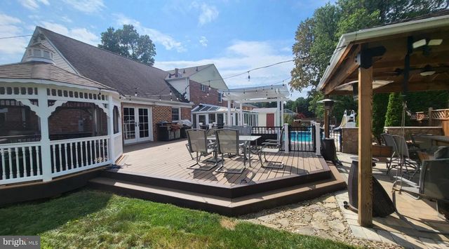 8001 POSTOAK RD, Potomac, MD 20854