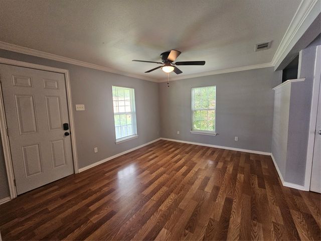 511 W Lake Street, Krum, TX 76249