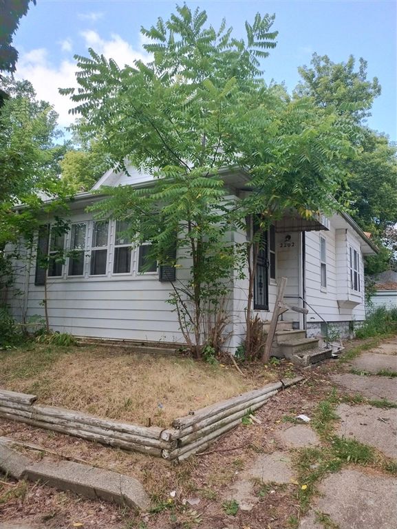 2202 Swayze Street, Flint, MI 48503