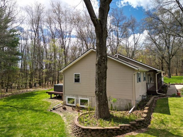 17148 Seneca Court, Howard City, MI 49329