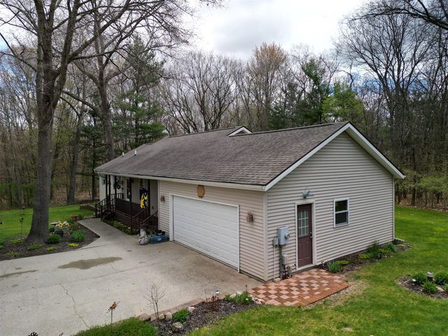 17148 Seneca Court, Howard City, MI 49329