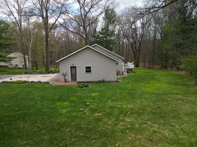 17148 Seneca Court, Howard City, MI 49329