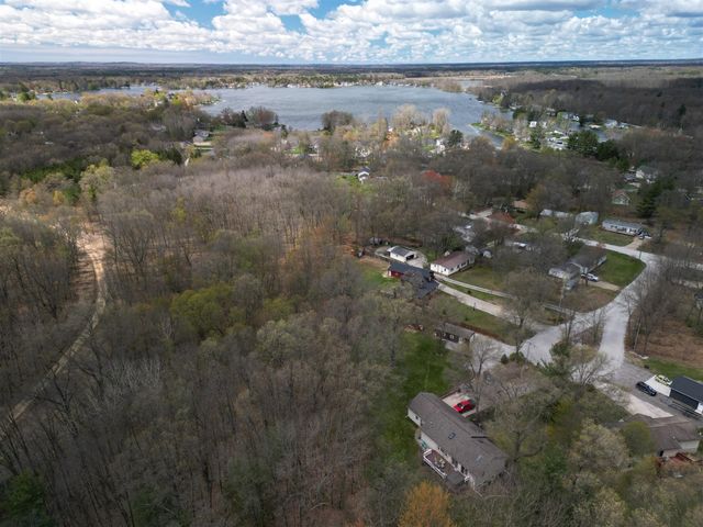 17148 Seneca Court, Howard City, MI 49329