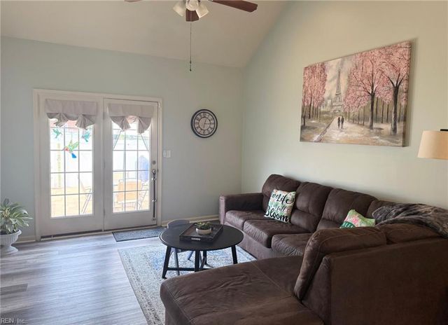 215 Monticello CT, Smithfield, VA 23430