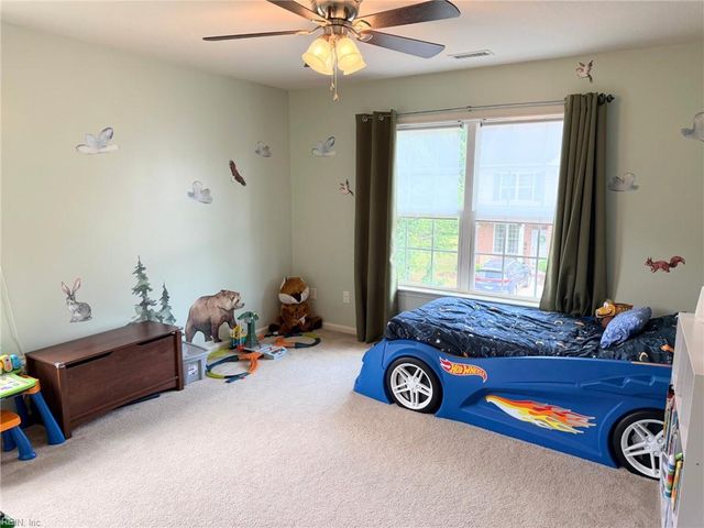 215 Monticello CT, Smithfield, VA 23430