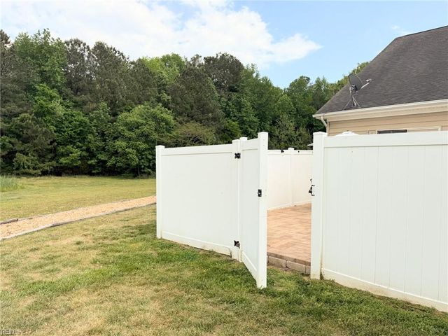 215 Monticello CT, Smithfield, VA 23430