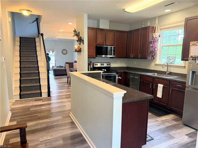 215 Monticello CT, Smithfield, VA 23430