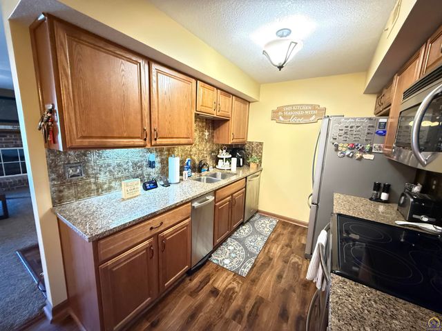 3079 SW Maupin Ln Apt 206, Topeka, KS 66614