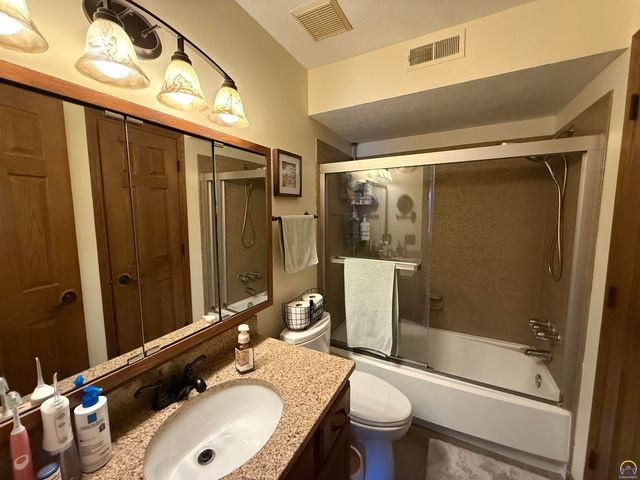 3079 SW Maupin Ln Apt 206, Topeka, KS 66614