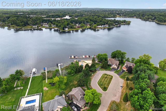 475 Court Lane, Oceola Township, MI 48843
