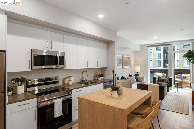 260 Brooklyn Basin Way 403, Oakland, CA 94606