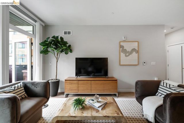 260 Brooklyn Basin Way 403, Oakland, CA 94606