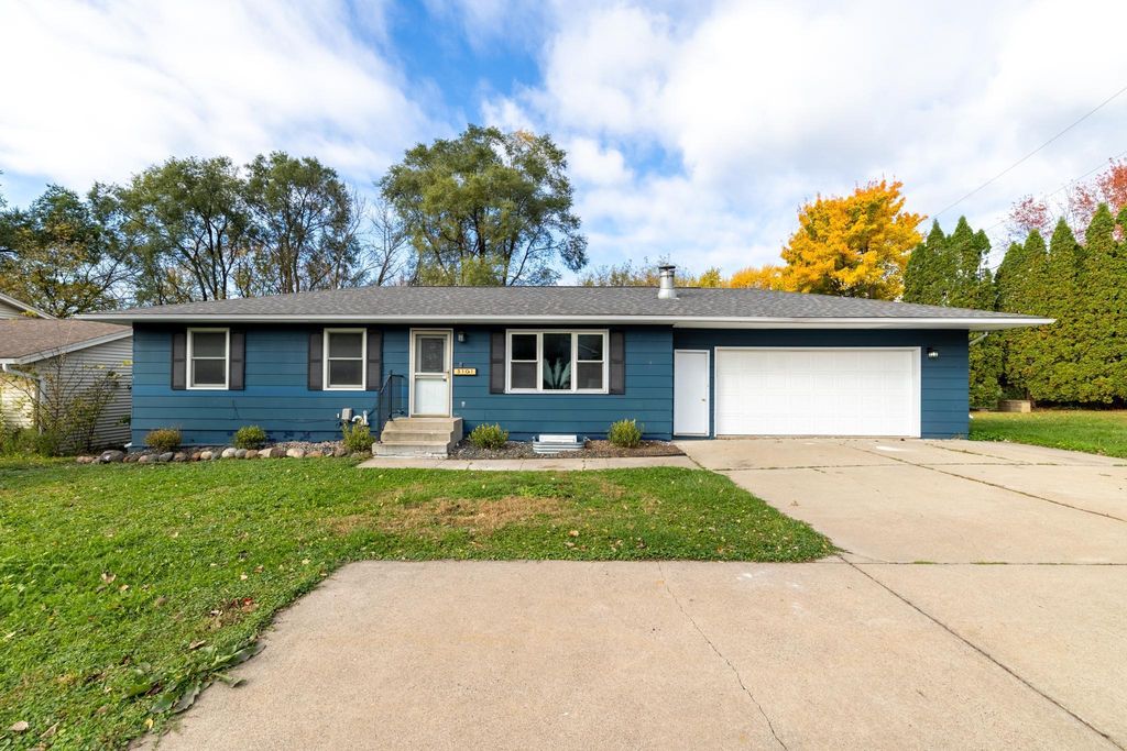 3101 McKnight Road N, North Saint Paul, MN 55109