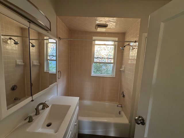 21 Grafton Ave 21, Westwood, MA 02090