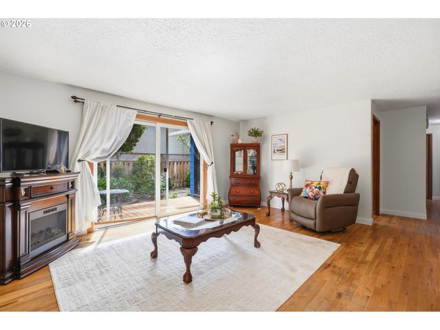 1352 ASTOR Way, Woodburn, OR 97071