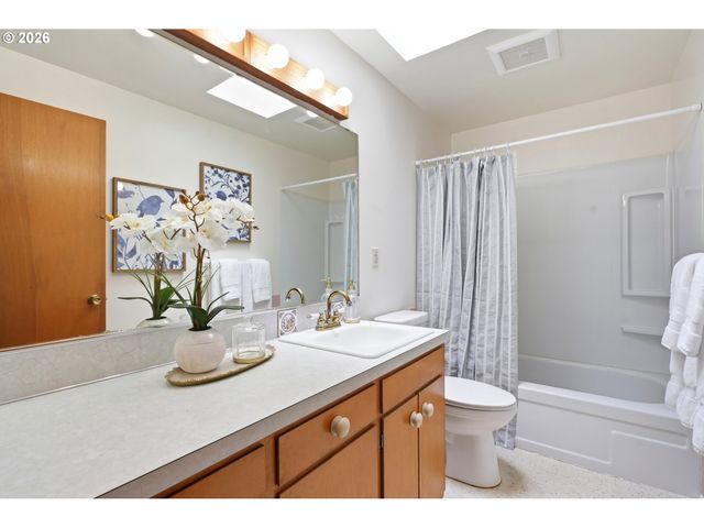 1352 ASTOR Way, Woodburn, OR 97071