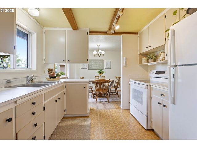 1352 ASTOR Way, Woodburn, OR 97071