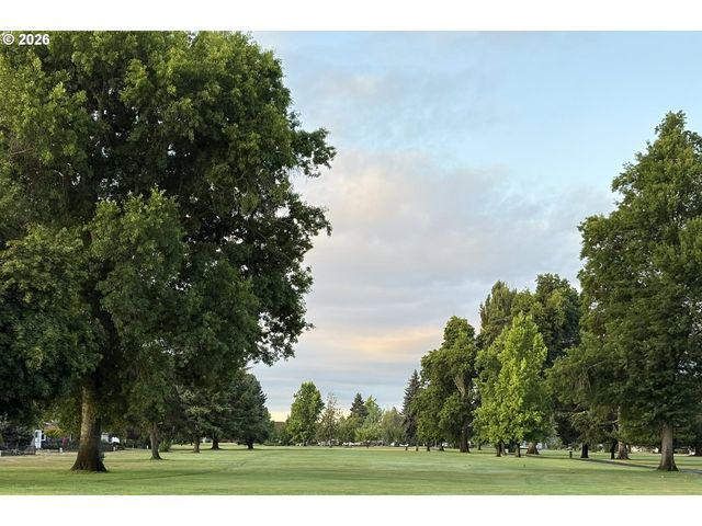 1352 ASTOR Way, Woodburn, OR 97071