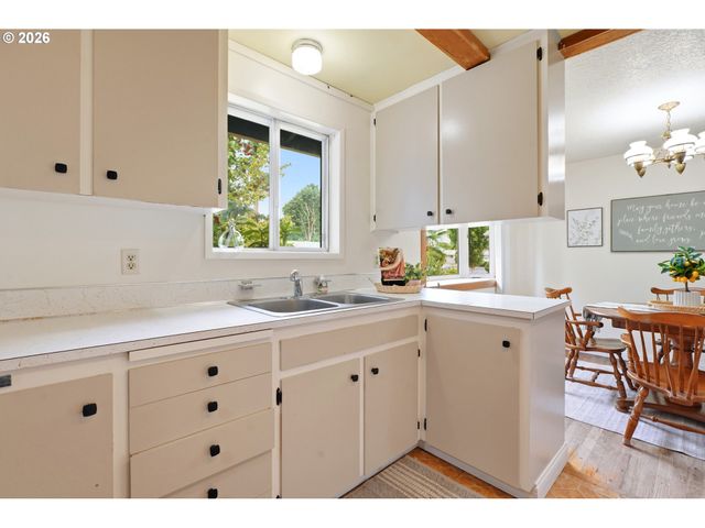 1352 ASTOR Way, Woodburn, OR 97071