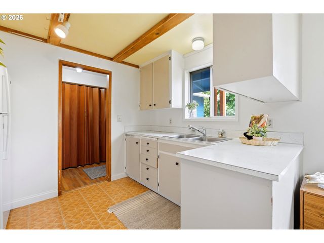 1352 ASTOR Way, Woodburn, OR 97071