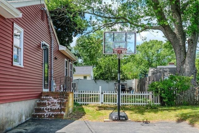 4 Will Sawyer St, Peabody, MA 01960