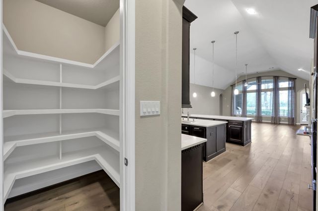 107 Grove Clover Lane, Montgomery, TX 77316