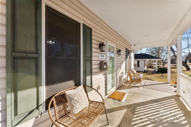 909 S Main Street, Clover, SC 29710